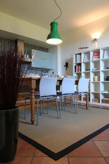 B&B Marge Oltrona di San Mamette Bagian luar foto