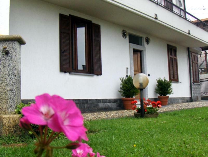 B&B Marge Oltrona di San Mamette Bagian luar foto