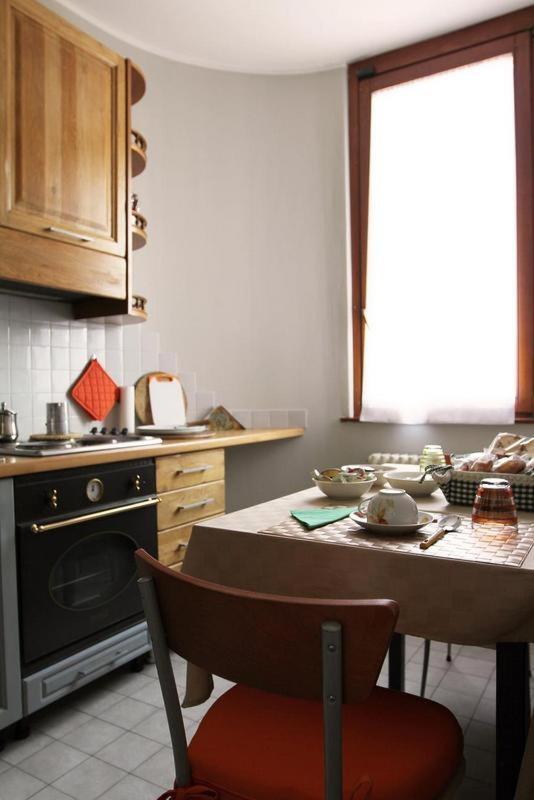 B&B Marge Oltrona di San Mamette Bagian luar foto